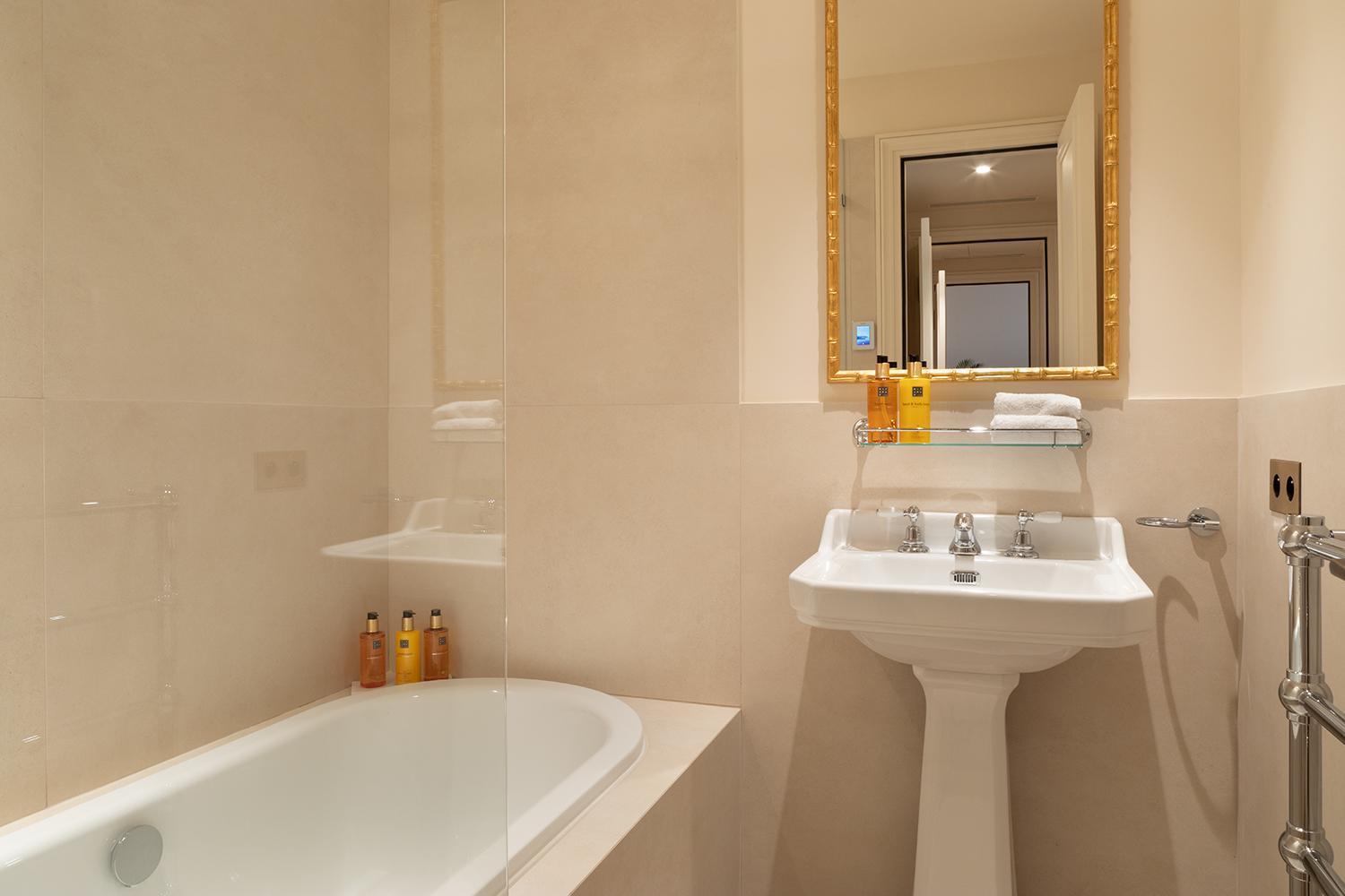 Pick A Flat'S Apartements With Services In Louvre - Rue Des Halles Париж Экстерьер фото